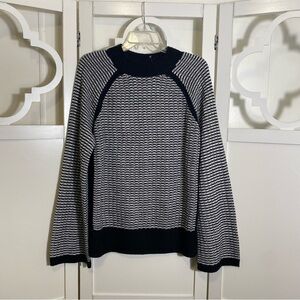 Liz Claiborne Women’s Black and White Sweater Flare to bottom Sleeve Size Large